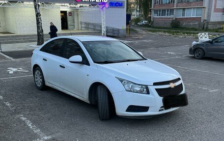 Chevrolet Cruze II, 2010 год, 530 000 рублей, 2 фотография