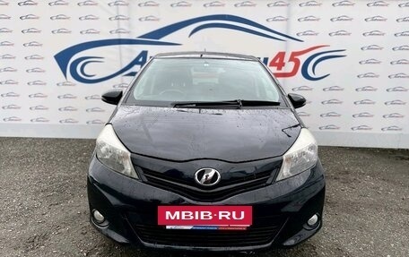 Toyota Vitz, 2013 год, 898 000 рублей, 2 фотография