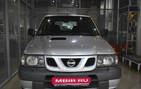 Nissan Terrano II рестайлинг, 2002 год, 600 000 рублей, 2 фотография