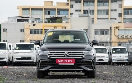 Volkswagen Tiguan II, 2024 год, 3 575 000 рублей, 2 фотография