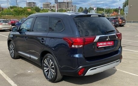 Mitsubishi Outlander III рестайлинг 3, 2020 год, 2 500 000 рублей, 5 фотография