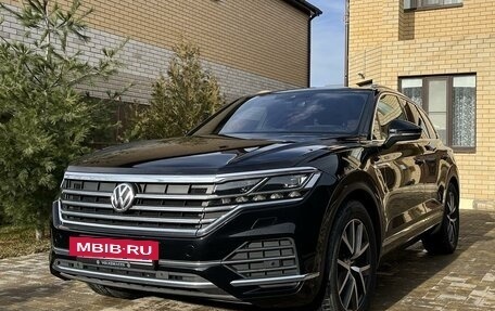 Volkswagen Touareg III, 2018 год, 5 450 000 рублей, 2 фотография