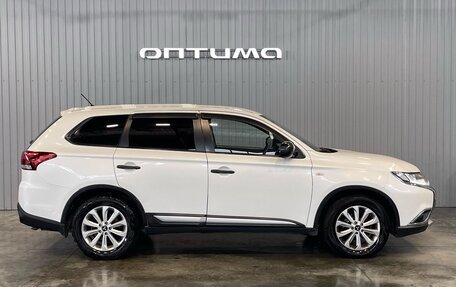 Mitsubishi Outlander III рестайлинг 3, 2015 год, 1 799 000 рублей, 4 фотография