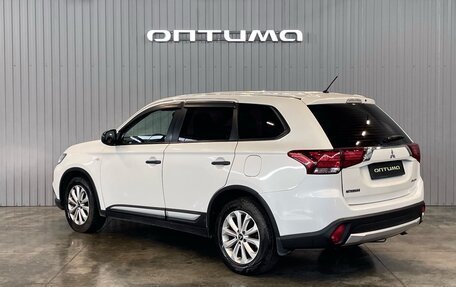 Mitsubishi Outlander III рестайлинг 3, 2015 год, 1 799 000 рублей, 7 фотография