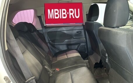 Mitsubishi Outlander III рестайлинг 3, 2015 год, 1 799 000 рублей, 17 фотография