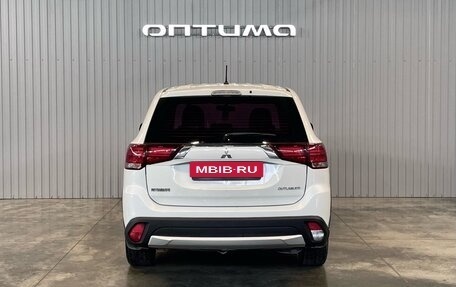 Mitsubishi Outlander III рестайлинг 3, 2015 год, 1 799 000 рублей, 6 фотография