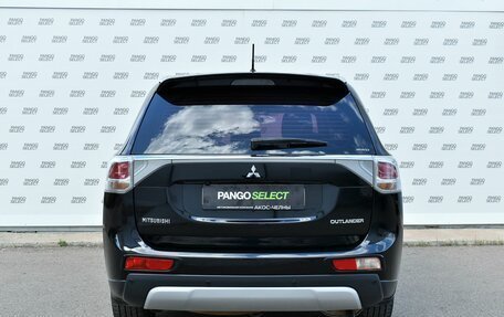 Mitsubishi Outlander III рестайлинг 3, 2014 год, 1 850 000 рублей, 5 фотография