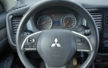 Mitsubishi Outlander III рестайлинг 3, 2014 год, 1 850 000 рублей, 15 фотография