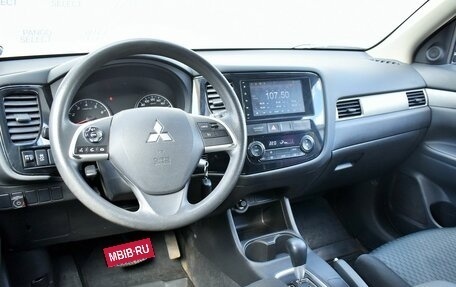 Mitsubishi Outlander III рестайлинг 3, 2014 год, 1 850 000 рублей, 14 фотография