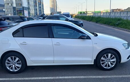 Volkswagen Jetta VI, 2013 год, 850 000 рублей, 2 фотография