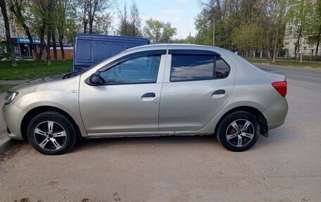 Renault Logan II, 2015 год, 725 000 рублей, 4 фотография