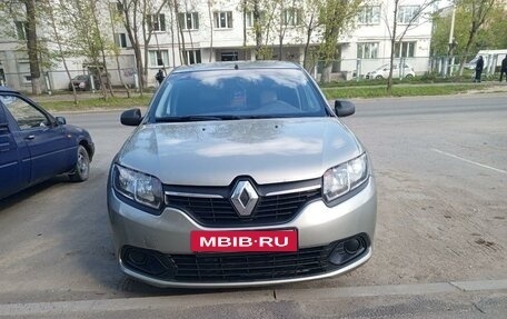 Renault Logan II, 2015 год, 725 000 рублей, 2 фотография