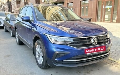 Volkswagen Tiguan II, 2021 год, 3 397 000 рублей, 2 фотография