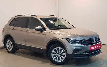 Volkswagen Tiguan II, 2021 год, 2 999 000 рублей, 3 фотография