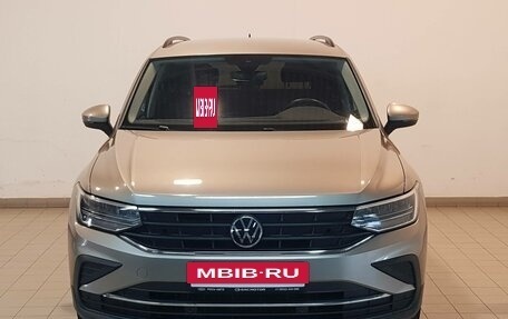 Volkswagen Tiguan II, 2021 год, 2 999 000 рублей, 2 фотография