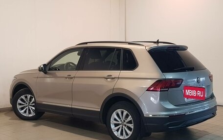 Volkswagen Tiguan II, 2021 год, 2 999 000 рублей, 7 фотография