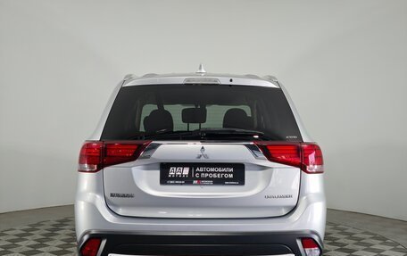 Mitsubishi Outlander III рестайлинг 3, 2018 год, 2 299 000 рублей, 6 фотография