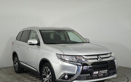 Mitsubishi Outlander III рестайлинг 3, 2018 год, 2 299 000 рублей, 3 фотография