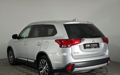 Mitsubishi Outlander III рестайлинг 3, 2018 год, 2 299 000 рублей, 7 фотография