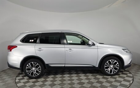 Mitsubishi Outlander III рестайлинг 3, 2018 год, 2 299 000 рублей, 4 фотография