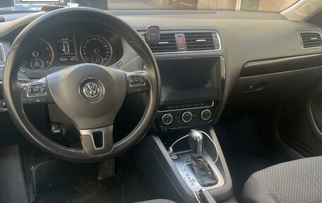 Volkswagen Jetta VI, 2012 год, 899 000 рублей, 3 фотография