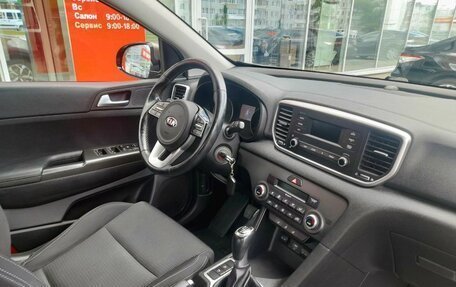 KIA Sportage IV рестайлинг, 2018 год, 2 299 000 рублей, 14 фотография