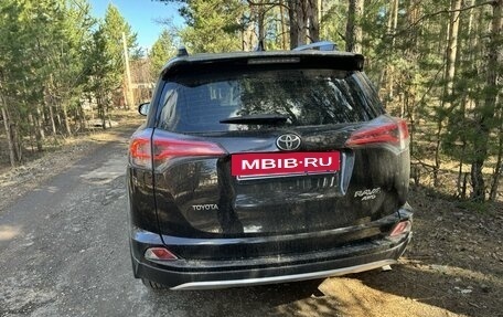 Toyota RAV4, 2015 год, 2 450 000 рублей, 6 фотография