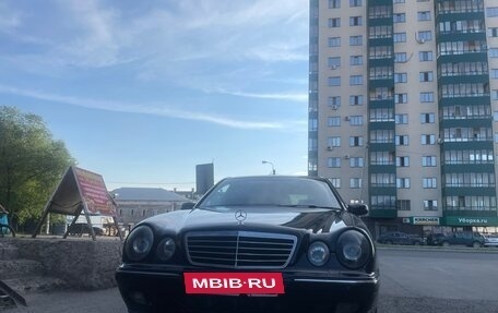 Mercedes-Benz E-Класс, 2001 год, 690 000 рублей, 2 фотография