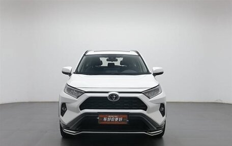 Toyota RAV4, 2020 год, 2 400 000 рублей, 2 фотография