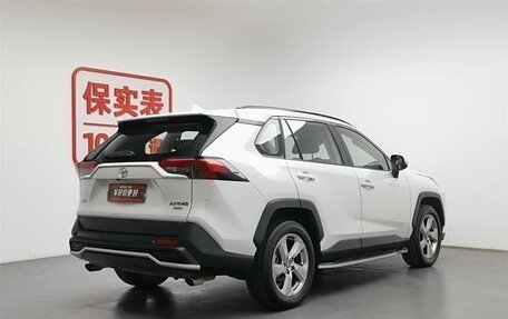 Toyota RAV4, 2020 год, 2 400 000 рублей, 3 фотография