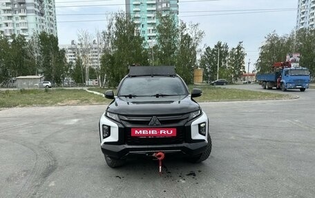 Mitsubishi L200 IV рестайлинг, 2021 год, 3 920 000 рублей, 3 фотография