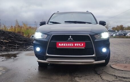 Mitsubishi Outlander III рестайлинг 3, 2010 год, 1 050 000 рублей, 2 фотография