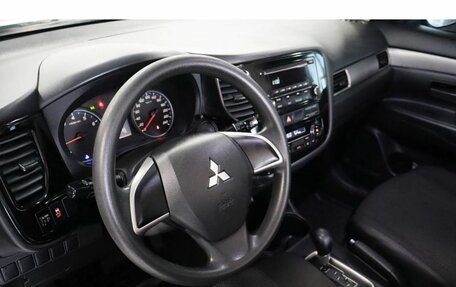 Mitsubishi Outlander III рестайлинг 3, 2013 год, 1 588 000 рублей, 6 фотография