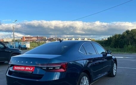 Skoda Superb III рестайлинг, 2022 год, 3 750 000 рублей, 3 фотография