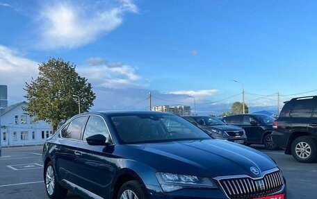 Skoda Superb III рестайлинг, 2022 год, 3 750 000 рублей, 2 фотография