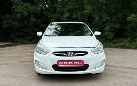 Hyundai Solaris II рестайлинг, 2013 год, 950 000 рублей, 2 фотография