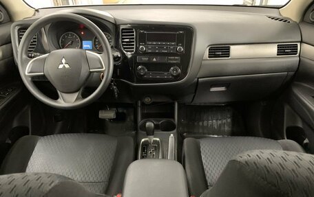 Mitsubishi Outlander III рестайлинг 3, 2012 год, 1 630 000 рублей, 10 фотография