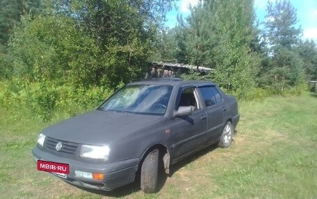 Volkswagen Vento, 1992 год, 120 000 рублей, 2 фотография