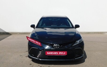 Toyota Camry, 2021 год, 3 580 000 рублей, 2 фотография