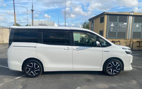 Toyota Voxy III, 2015 год, 3 фотография