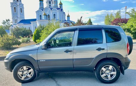 Chevrolet Niva I рестайлинг, 2018 год, 920 000 рублей, 4 фотография