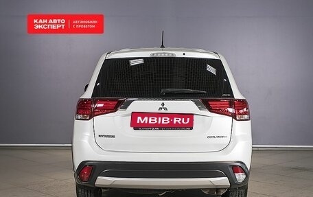 Mitsubishi Outlander III рестайлинг 3, 2015 год, 1 948 584 рублей, 8 фотография