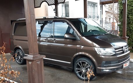 Volkswagen Multivan T6 рестайлинг, 2016 год, 4 700 000 рублей, 6 фотография