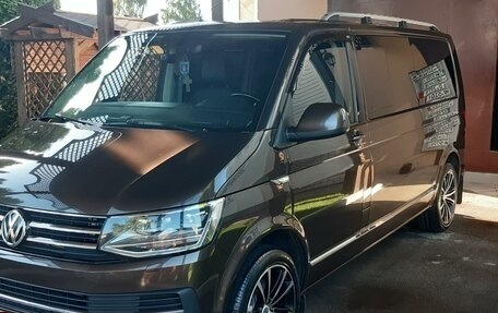 Volkswagen Multivan T6 рестайлинг, 2016 год, 4 700 000 рублей, 5 фотография