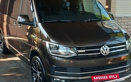 Volkswagen Multivan T6 рестайлинг, 2016 год, 4 700 000 рублей, 7 фотография