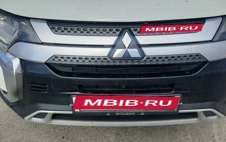 Mitsubishi Outlander III рестайлинг 3, 2019 год, 2 400 000 рублей, 1 фотография