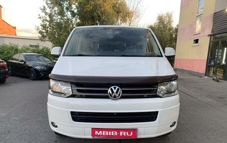 Volkswagen Caravelle T5, 2014 год, 3 400 000 рублей, 2 фотография