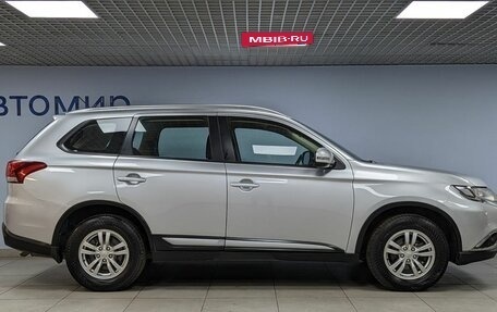 Mitsubishi Outlander III рестайлинг 3, 2016 год, 1 640 000 рублей, 4 фотография