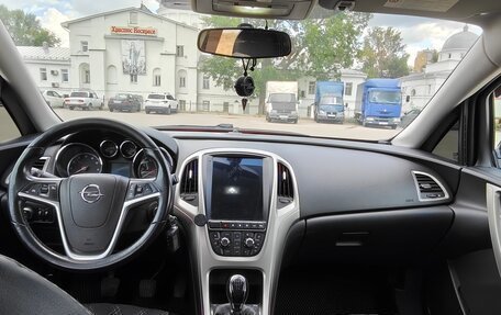 Opel Astra J, 2010 год, 5 фотография