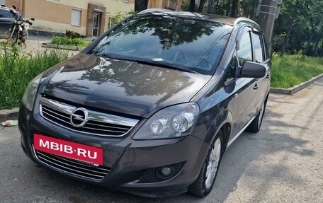 Opel Zafira B, 2013 год, 940 000 рублей, 3 фотография